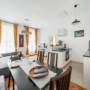 https://15-cjs-apartment.vienna-besthotels.com